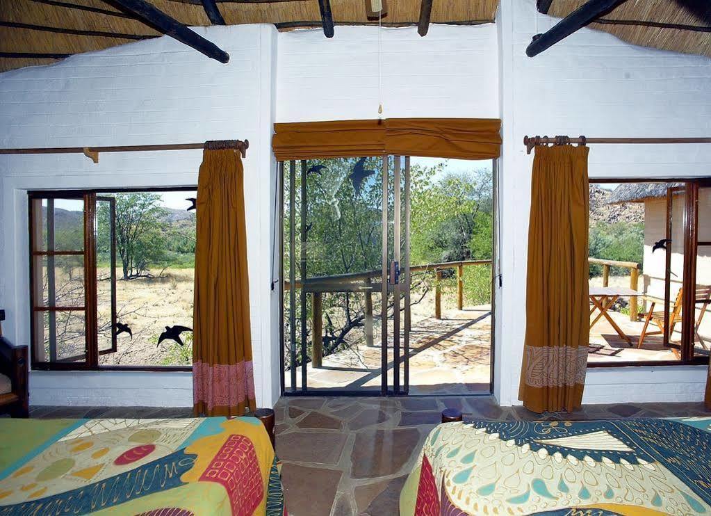 Huab Lodge Kamanjab Bagian luar foto